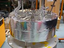 On recouvre la bobine d’un matériau super-isolant thermiquement<br/>CEA
