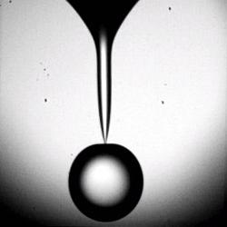 goutte d’hélium superfluide<br/>crédits : Peter Taborek, University of California, Irvine